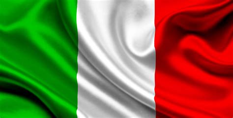 Bandiera: Verde, bianco e rosso (strisce verticali)